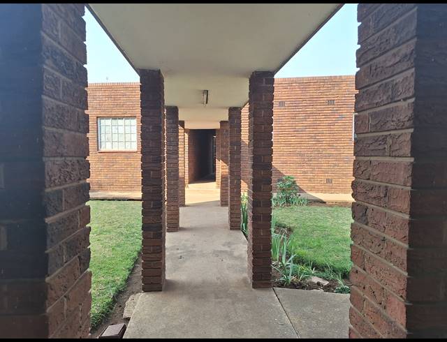 2 BEDROOM APARTMENT FOR SALE IN THREE RIVERS PROPER